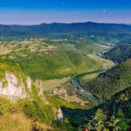 Vakantiehuis Vineyard Stepan - Happy